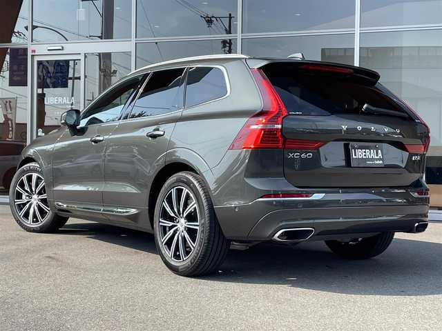 ボルボ ＸＣ６０ B5 AWD インスクリプション 岐阜県 2020(令2)年 4.8万km グレー Bowers＆Wilkinsプレミアムサウンド/電動パノラマガラスサンルーフ/電子制御式4輪エアサスペンション/HDD純正ナビ/　Bluetooth/　フルセグTV/CitySafety（衝突回避被害軽減ブレーキシステム）/　歩行者・サイクリスト・大型動物検知機能（夜間含む）/オンカミングレーンミティゲーション（対向車線衝突回避）/全車速追従機能付ACC（アダプティブ・クルーズ・コントロール）/ヘッドアップディスプレイ/パイロットアシスト（車線維持機能）/ブラインドスポットインフォメーションシステム/LCMA（急接近車両警告機能）/RSI（ロードサインインフォメーション）/360°ビューカメラ・リアカメラ・フロントカメラ/ポジションメモリー機能付きパワーシート（D/N）/シートヒーター（前後列）/エアシート（前席）/ステアリングヒーター/オレファス社製クリスタルシフトノブ/純正フロアマット