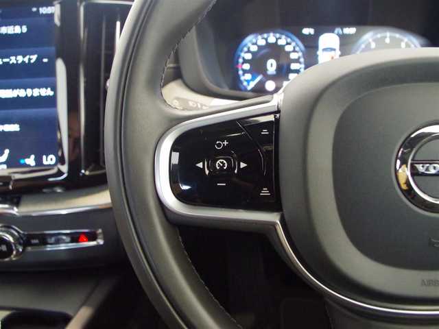 ボルボ ＸＣ６０ B5 AWD インスクリプション 岐阜県 2020(令2)年 4.8万km グレー Bowers＆Wilkinsプレミアムサウンド/電動パノラマガラスサンルーフ/電子制御式4輪エアサスペンション/HDD純正ナビ/　Bluetooth/　フルセグTV/CitySafety（衝突回避被害軽減ブレーキシステム）/　歩行者・サイクリスト・大型動物検知機能（夜間含む）/オンカミングレーンミティゲーション（対向車線衝突回避）/全車速追従機能付ACC（アダプティブ・クルーズ・コントロール）/ヘッドアップディスプレイ/パイロットアシスト（車線維持機能）/ブラインドスポットインフォメーションシステム/LCMA（急接近車両警告機能）/RSI（ロードサインインフォメーション）/360°ビューカメラ・リアカメラ・フロントカメラ/ポジションメモリー機能付きパワーシート（D/N）/シートヒーター（前後列）/エアシート（前席）/ステアリングヒーター/オレファス社製クリスタルシフトノブ/純正フロアマット