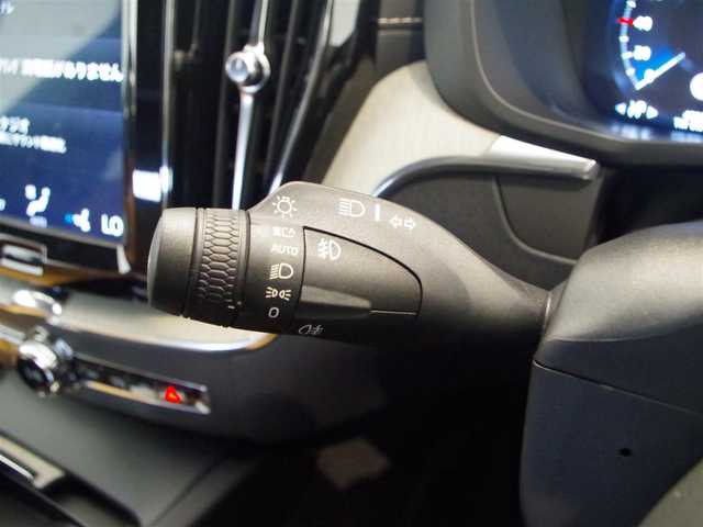 ボルボ ＸＣ６０ B5 AWD インスクリプション 岐阜県 2020(令2)年 4.8万km グレー Bowers＆Wilkinsプレミアムサウンド/電動パノラマガラスサンルーフ/電子制御式4輪エアサスペンション/HDD純正ナビ/　Bluetooth/　フルセグTV/CitySafety（衝突回避被害軽減ブレーキシステム）/　歩行者・サイクリスト・大型動物検知機能（夜間含む）/オンカミングレーンミティゲーション（対向車線衝突回避）/全車速追従機能付ACC（アダプティブ・クルーズ・コントロール）/ヘッドアップディスプレイ/パイロットアシスト（車線維持機能）/ブラインドスポットインフォメーションシステム/LCMA（急接近車両警告機能）/RSI（ロードサインインフォメーション）/360°ビューカメラ・リアカメラ・フロントカメラ/ポジションメモリー機能付きパワーシート（D/N）/シートヒーター（前後列）/エアシート（前席）/ステアリングヒーター/オレファス社製クリスタルシフトノブ/純正フロアマット