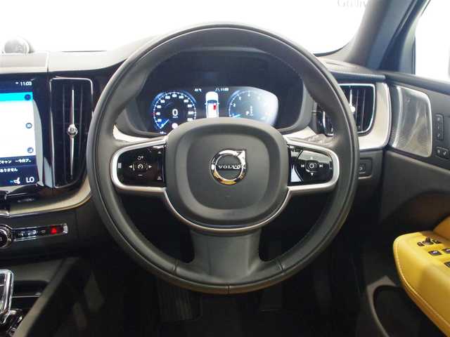 ボルボ ＸＣ６０ B5 AWD インスクリプション 岐阜県 2020(令2)年 4.8万km グレー Bowers＆Wilkinsプレミアムサウンド/電動パノラマガラスサンルーフ/電子制御式4輪エアサスペンション/HDD純正ナビ/　Bluetooth/　フルセグTV/CitySafety（衝突回避被害軽減ブレーキシステム）/　歩行者・サイクリスト・大型動物検知機能（夜間含む）/オンカミングレーンミティゲーション（対向車線衝突回避）/全車速追従機能付ACC（アダプティブ・クルーズ・コントロール）/ヘッドアップディスプレイ/パイロットアシスト（車線維持機能）/ブラインドスポットインフォメーションシステム/LCMA（急接近車両警告機能）/RSI（ロードサインインフォメーション）/360°ビューカメラ・リアカメラ・フロントカメラ/ポジションメモリー機能付きパワーシート（D/N）/シートヒーター（前後列）/エアシート（前席）/ステアリングヒーター/オレファス社製クリスタルシフトノブ/純正フロアマット