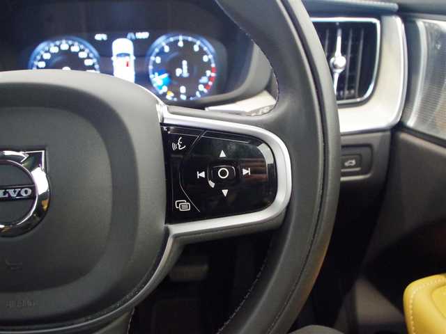 ボルボ ＸＣ６０ B5 AWD インスクリプション 岐阜県 2020(令2)年 4.8万km グレー Bowers＆Wilkinsプレミアムサウンド/電動パノラマガラスサンルーフ/電子制御式4輪エアサスペンション/HDD純正ナビ/　Bluetooth/　フルセグTV/CitySafety（衝突回避被害軽減ブレーキシステム）/　歩行者・サイクリスト・大型動物検知機能（夜間含む）/オンカミングレーンミティゲーション（対向車線衝突回避）/全車速追従機能付ACC（アダプティブ・クルーズ・コントロール）/ヘッドアップディスプレイ/パイロットアシスト（車線維持機能）/ブラインドスポットインフォメーションシステム/LCMA（急接近車両警告機能）/RSI（ロードサインインフォメーション）/360°ビューカメラ・リアカメラ・フロントカメラ/ポジションメモリー機能付きパワーシート（D/N）/シートヒーター（前後列）/エアシート（前席）/ステアリングヒーター/オレファス社製クリスタルシフトノブ/純正フロアマット