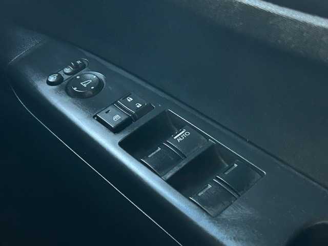 ホンダ Ｎ ＢＯＸ SSパッケージ 千葉県 2014(平26)年 6.9万km スマートブラック 純正ナビ　/フルセグＴＶ　/Ｂｌｕｅｔｏｏｔｈ接続　/ＣＤ／ＤＶＤ再生　/バックカメラ　/ベンチシート　/横滑り防止装置　/純正アルミホイール　/純正フロアマット　/両側パワースライドドア　/カーテンエアバック