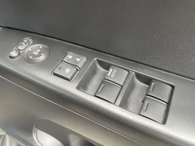 ホンダ Ｎ ＢＯＸ G SSパッケージ 山形県 2014(平26)年 6.9万km スマートブラック (株)IDOMが運営する【じしゃロン山形店】の自社ローン専用車両になります。/こちらは現金またはオートローンご利用時の価格です。/自社ローンご希望の方は別途その旨お申付け下さい。/純正ナビ　/フルセグＴＶ　/Ｂｌｕｅｔｏｏｔｈ接続　/ＣＤ／ＤＶＤ再生　/バックカメラ　/ベンチシート　/横滑り防止装置　/純正アルミホイール　/純正フロアマット　/両側パワースライドドア　/カーテンエアバック