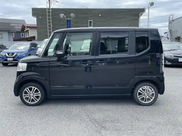 ホンダ Ｎ ＢＯＸ G SSパッケージ 山形県 2014(平26)年 6.9万km スマートブラック (株)IDOMが運営する【じしゃロン山形店】の自社ローン専用車両になります。/こちらは現金またはオートローンご利用時の価格です。/自社ローンご希望の方は別途その旨お申付け下さい。/純正ナビ　/フルセグＴＶ　/Ｂｌｕｅｔｏｏｔｈ接続　/ＣＤ／ＤＶＤ再生　/バックカメラ　/ベンチシート　/横滑り防止装置　/純正アルミホイール　/純正フロアマット　/両側パワースライドドア　/カーテンエアバック