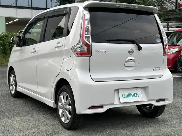日産 デイズ ハイウェイスターX 熊本県 2017(平29)年 6.2万km ホワイトパール 衝突軽減ブレーキ/プッシュスタート/社外ナビ/（CD・DVD・フルセグTV・BTオーディオ・SD）/アラウンドビューモニター/純正14インチAW/キセノンヘッドライト/オートライト/フォグライト/横滑り防止装置/ウィンカーミラー/純正フロアマット/純正ドアバイザー/新車保証書/取扱説明書/スマートスペアキー×1本