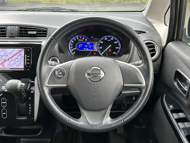 日産 デイズ ハイウェイスターX 熊本県 2017(平29)年 6.2万km ホワイトパール 衝突軽減ブレーキ/プッシュスタート/社外ナビ/（CD・DVD・フルセグTV・BTオーディオ・SD）/アラウンドビューモニター/純正14インチAW/キセノンヘッドライト/オートライト/フォグライト/横滑り防止装置/ウィンカーミラー/純正フロアマット/純正ドアバイザー/新車保証書/取扱説明書/スマートスペアキー×1本
