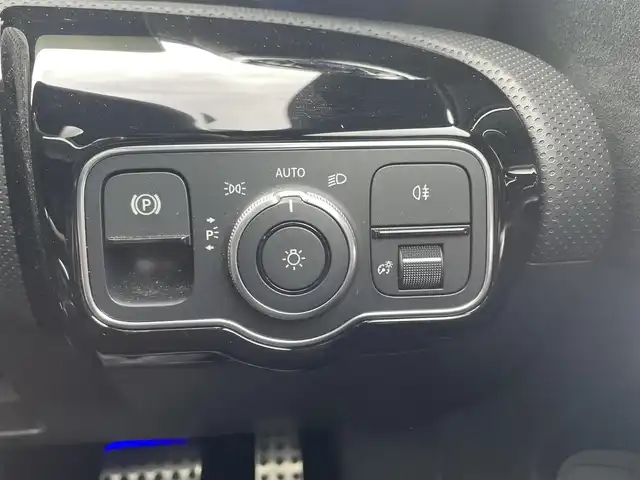 メルセデス・ベンツ ＣＬＡ２００ｄ AMGライン 埼玉県 2022(令4)年 1.8万km パール 純正ナビ（Ｂｌｕｅｔｏｏｔｈ、フルセグＴＶ）/全方位カメラ/ＥＴＣ2.0/ワンオーナー/前後ドラレコ/スペアキー/追従走行有クルコン/ＵＳＢ入力端子/電動リアゲート/Ｄ＋Ｎ席パワーシート/Ｄ＋Ｎ席シートヒーター/保証書/取扱説明書/純正フロアマット/純正アルミホイール/前後コーナーセンサー/LEDヘッドライト/オートライト/横滑り防止装置/レーンキープアシスト/ダブル＋サイドエアバッグ/カーテンエアバッグ/パドルシフト