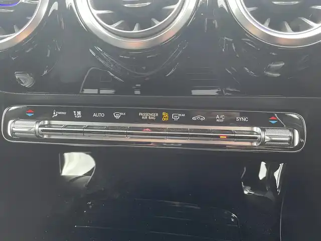 メルセデス・ベンツ ＣＬＡ２００ｄ AMGライン 埼玉県 2022(令4)年 1.8万km パール 純正ナビ（Ｂｌｕｅｔｏｏｔｈ、フルセグＴＶ）/全方位カメラ/ＥＴＣ2.0/ワンオーナー/前後ドラレコ/スペアキー/追従走行有クルコン/ＵＳＢ入力端子/電動リアゲート/Ｄ＋Ｎ席パワーシート/Ｄ＋Ｎ席シートヒーター/保証書/取扱説明書/純正フロアマット/純正アルミホイール/前後コーナーセンサー/LEDヘッドライト/オートライト/横滑り防止装置/レーンキープアシスト/ダブル＋サイドエアバッグ/カーテンエアバッグ/パドルシフト