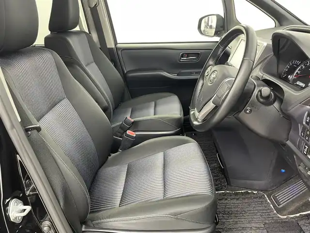 トヨタ ヴォクシー ZS 煌Ⅱ 福岡県 2017(平29)年 3.6万km ブラック 純正１２型後席モニター　/純正１０型ナビ　/バックカメラ　/ビルトインＥＴＣ　/前後ドラレコ　/コーナーセンサー　/衝突軽減ブレーキ　/レーンキープ　/ＭＴモード付き　/両側電動スライドドア　/純正１６インチＡＷ　/ＬＥＤ
