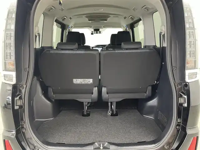 トヨタ ヴォクシー ZS 煌Ⅱ 福岡県 2017(平29)年 3.6万km ブラック 純正１２型後席モニター　/純正１０型ナビ　/バックカメラ　/ビルトインＥＴＣ　/前後ドラレコ　/コーナーセンサー　/衝突軽減ブレーキ　/レーンキープ　/ＭＴモード付き　/両側電動スライドドア　/純正１６インチＡＷ　/ＬＥＤ