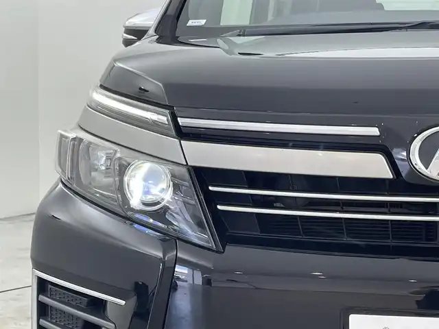 トヨタ ヴォクシー ZS 煌Ⅱ 福岡県 2017(平29)年 3.6万km ブラック 純正１２型後席モニター　/純正１０型ナビ　/バックカメラ　/ビルトインＥＴＣ　/前後ドラレコ　/コーナーセンサー　/衝突軽減ブレーキ　/レーンキープ　/ＭＴモード付き　/両側電動スライドドア　/純正１６インチＡＷ　/ＬＥＤ