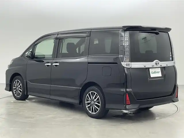 トヨタ ヴォクシー ZS 煌Ⅱ 福岡県 2017(平29)年 3.6万km ブラック 純正１２型後席モニター　/純正１０型ナビ　/バックカメラ　/ビルトインＥＴＣ　/前後ドラレコ　/コーナーセンサー　/衝突軽減ブレーキ　/レーンキープ　/ＭＴモード付き　/両側電動スライドドア　/純正１６インチＡＷ　/ＬＥＤ