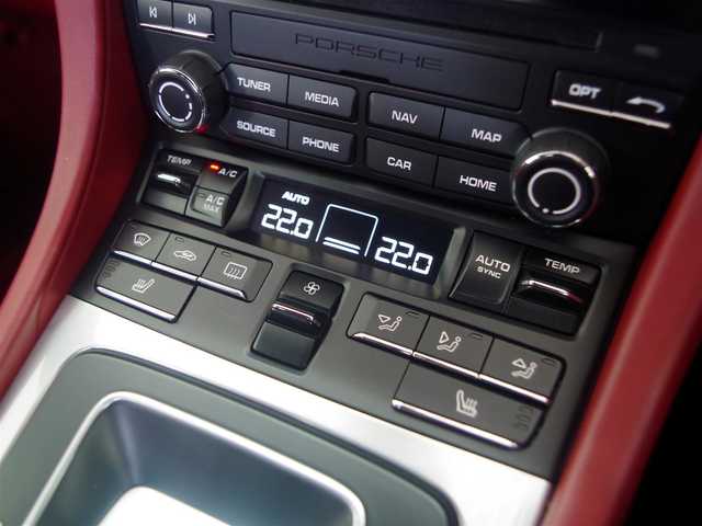 ポルシェ ９１１ カレラ 兵庫県 2017(平29)年 1.6万km 白 20インチRSスパイダーデザインホイール/スペシャルインテリアカラー/カラークレスト/純正ナビ/BT/USB/バックカメラ/ETC/シートヒーター/ドライブレコーダー/純正フロアマット/前後コーナーセンサー