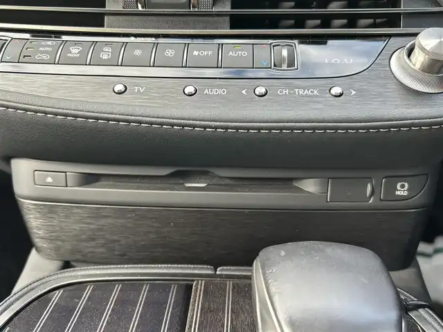 レクサス ＬＳ 500 岡山県 2019(平31)年 8.2万km ソニッククォーツ 登録時走行距離81192km/純正12.3インチナビ/フルセグTV(AM.FM.CD.DVD.TV.BT)/全方位バックカメラ/ETC2.0/ブラインドスポットモニター/ドライブレコーダー/シートヒーター/エアシート/クリアランスソナー/衝突軽減ブレーキ/横滑り防止装置/レーダークルーズコントロール/レーンキープアシスト/オートライト/オートマチックハイビーム/アイドリングストップ/電動リアゲート/電動リアサンシェード/19インチ純正AW/純正フロアマット/レザーシート/D+N席パワーシート