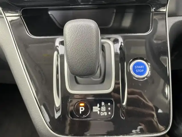 日産 セレナ e－パワー ハイウェイスター V 愛知県 2020(令2)年 8.9万km ブリリアントホワイトパール 2トーン 純正7インチナビ/Bluetooth/バックカメラ/フルセグTV/衝突被害軽減システム/横滑り防止装置/クルーズコントロール/レーンキープアシスト/コーナーセンサー/ブラインドスポットモニター/オートライト/LEDヘッドライト/LEDフォグランプ/両側パワースライドドア/ドライブレコーダー/ETC/純正AW/純正フロアマット/プッシュスタート/スマートキー/スペアキー