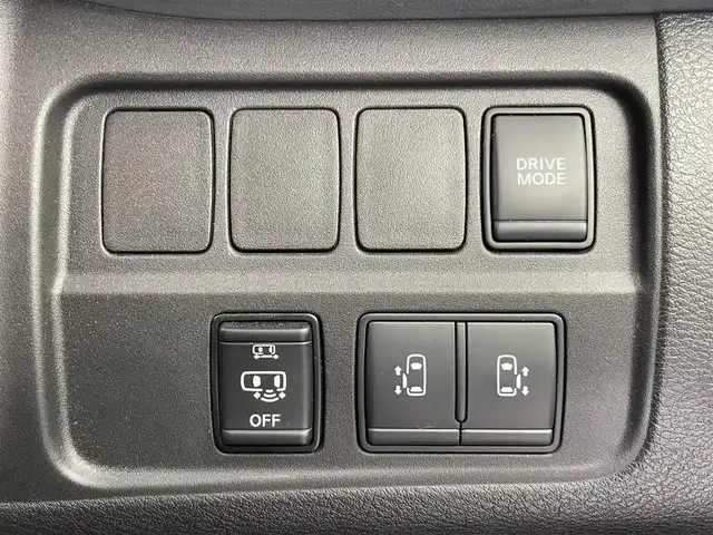 日産 セレナ e－パワー ハイウェイスター V 愛知県 2020(令2)年 8.9万km ブリリアントホワイトパール 2トーン 純正7インチナビ/Bluetooth/バックカメラ/フルセグTV/衝突被害軽減システム/横滑り防止装置/クルーズコントロール/レーンキープアシスト/コーナーセンサー/ブラインドスポットモニター/オートライト/LEDヘッドライト/LEDフォグランプ/両側パワースライドドア/ドライブレコーダー/ETC/純正AW/純正フロアマット/プッシュスタート/スマートキー/スペアキー
