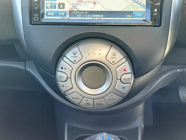 日産 ラティオ G 長崎県 2012(平24)年 12.4万km ホワイトパール 純正ナビ/（CD/DVD/BT/フルセグ）/バックカメラ/ETC/スマートキー/プッシュスタート/電動格納ミラー/アイドリングストップ/ヘッドライトレベライザー