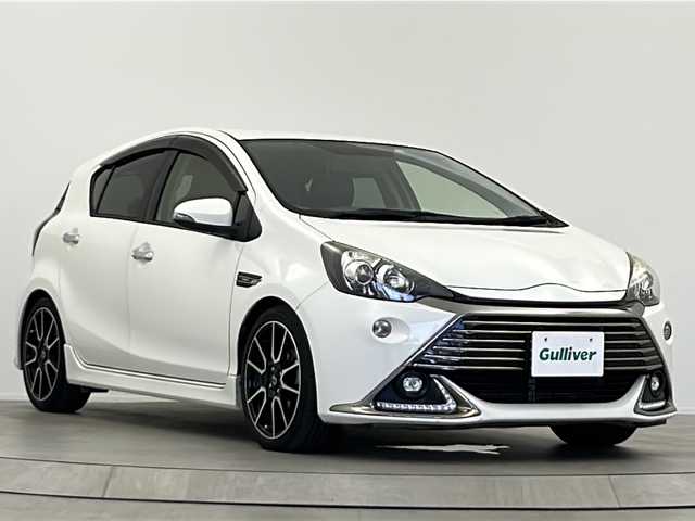 トヨタ アクア G G’s 大阪府 2015(平27)年 13.5万km ライムホワイトパールクリスタルシャイン 純正７インチSDナビ/・TV/CD/DVD/ブルートゥース/バックカメラ/Ｇ｀ｓ専用17インチＡＷ/Ｇ｀ｓ専用フロントバンパー/Ｇ｀ｓ専用リアバンパー/Ｇ｀ｓ専用プッシュスターター/Ｇ｀ｓ専用ハーフレザーシート/Ｇ｀ｓ専用フロアマット/アルミペダル/クルーズコントロール/革巻きステアリング/LEDヘッドライト