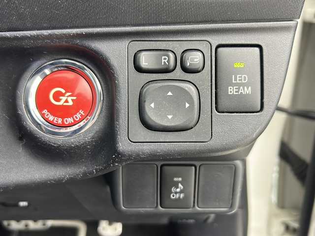 トヨタ アクア G G’s 大阪府 2015(平27)年 13.5万km ライムホワイトパールクリスタルシャイン 純正７インチSDナビ/・TV/CD/DVD/ブルートゥース/バックカメラ/Ｇ｀ｓ専用17インチＡＷ/Ｇ｀ｓ専用フロントバンパー/Ｇ｀ｓ専用リアバンパー/Ｇ｀ｓ専用プッシュスターター/Ｇ｀ｓ専用ハーフレザーシート/Ｇ｀ｓ専用フロアマット/アルミペダル/クルーズコントロール/革巻きステアリング/LEDヘッドライト