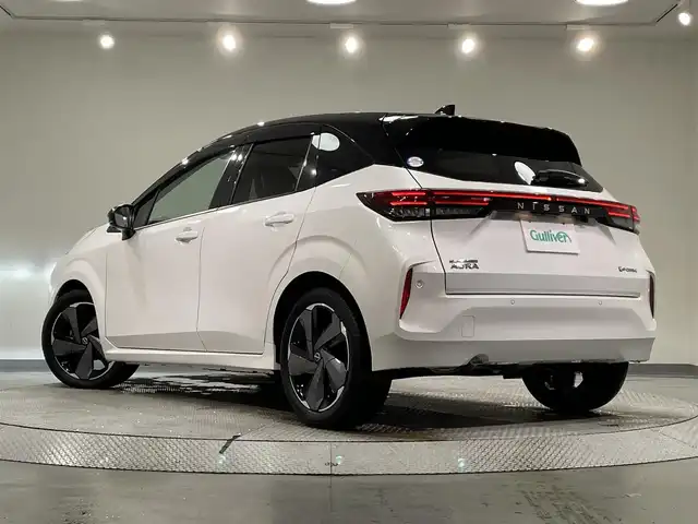 日産 オーラ G 愛知県 2022(令4)年 0.3万km ピュアホワイトパール / スーパーブラック 2トーン 純正９インチナビ/ＢＯＳＥサウンドシステム/アラウンドビューモニター/プロパイロット/ワイヤレス充電/デジタルインナーミラー/前後ドライブレコーダー/ビルトインＥＴＣ２．０/衝突軽減ブレーキ/車線逸脱警報/ブラインドスポットモニター/クリアランスソナー　/電動パーキングブレーキ/ハーフレザーシート/アクセサリーソケット/USB＆HDMI入力端子/ISOFIX/純正フロアマット/純正17インチアルミホイール