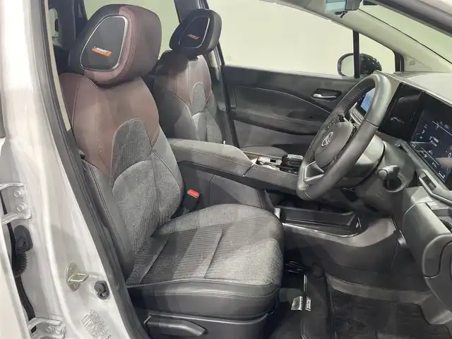 日産 オーラ G 愛知県 2022(令4)年 0.3万km ピュアホワイトパール / スーパーブラック 2トーン 純正９インチナビ/ＢＯＳＥサウンドシステム/アラウンドビューモニター/プロパイロット/ワイヤレス充電/デジタルインナーミラー/前後ドライブレコーダー/ビルトインＥＴＣ２．０/衝突軽減ブレーキ/車線逸脱警報/ブラインドスポットモニター/クリアランスソナー　/電動パーキングブレーキ/ハーフレザーシート/アクセサリーソケット/USB＆HDMI入力端子/ISOFIX/純正フロアマット/純正17インチアルミホイール