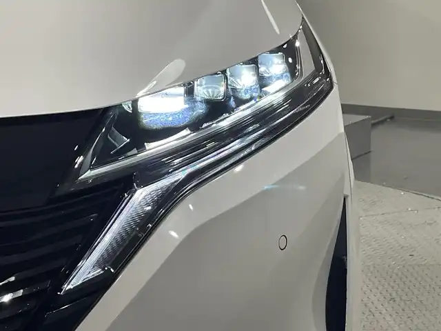 日産 オーラ G 愛知県 2022(令4)年 0.3万km ピュアホワイトパール / スーパーブラック 2トーン 純正９インチナビ/ＢＯＳＥサウンドシステム/アラウンドビューモニター/プロパイロット/ワイヤレス充電/デジタルインナーミラー/前後ドライブレコーダー/ビルトインＥＴＣ２．０/衝突軽減ブレーキ/車線逸脱警報/ブラインドスポットモニター/クリアランスソナー　/電動パーキングブレーキ/ハーフレザーシート/アクセサリーソケット/USB＆HDMI入力端子/ISOFIX/純正フロアマット/純正17インチアルミホイール