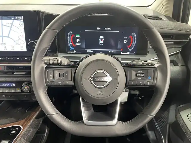 日産 オーラ G 愛知県 2022(令4)年 0.3万km ピュアホワイトパール / スーパーブラック 2トーン 純正９インチナビ/ＢＯＳＥサウンドシステム/アラウンドビューモニター/プロパイロット/ワイヤレス充電/デジタルインナーミラー/前後ドライブレコーダー/ビルトインＥＴＣ２．０/衝突軽減ブレーキ/車線逸脱警報/ブラインドスポットモニター/クリアランスソナー　/電動パーキングブレーキ/ハーフレザーシート/アクセサリーソケット/USB＆HDMI入力端子/ISOFIX/純正フロアマット/純正17インチアルミホイール