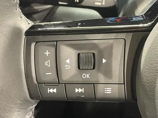 日産 オーラ G 愛知県 2022(令4)年 0.3万km ピュアホワイトパール / スーパーブラック 2トーン 純正９インチナビ/ＢＯＳＥサウンドシステム/アラウンドビューモニター/プロパイロット/ワイヤレス充電/デジタルインナーミラー/前後ドライブレコーダー/ビルトインＥＴＣ２．０/衝突軽減ブレーキ/車線逸脱警報/ブラインドスポットモニター/クリアランスソナー　/電動パーキングブレーキ/ハーフレザーシート/アクセサリーソケット/USB＆HDMI入力端子/ISOFIX/純正フロアマット/純正17インチアルミホイール