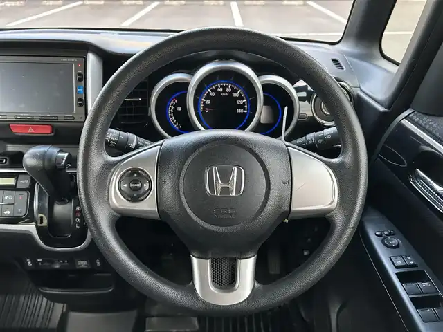 ホンダ Ｎ ＢＯＸ カスタム SSブラックSパッケージ 鹿児島県 2017(平29)年 8.1万km クリスタルブラックパール あんしんパッケージ/純正ナビ/　　CD/DVD/BT/フルセグ/バックカメラ/両側パワースライドドア/HIDオートライト/シートヒーター/純正14インチアルミホイール/ステアリングスイッチ/アイドリングストップ/スマートキー/ETC