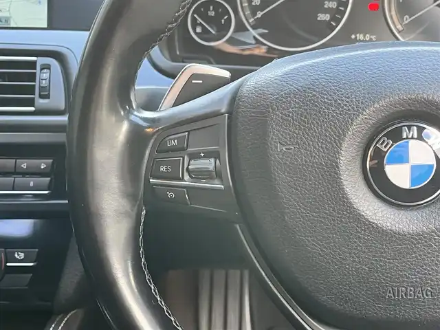 ＢＭＷ ５２３ｉ Mスポーツ 滋賀県 2012(平24)年 12.3万km アルピンホワイトⅢ 純正10.2インチナビ/Bluetooth/CD/DVD/フルセグTV/バックカメラ/クルーズコントロール/クリアランスソナー/MTモード付AT/パドルシフト/アイドリングストップ/運転席パワーシート/純正18インチアルミホイール/ETC