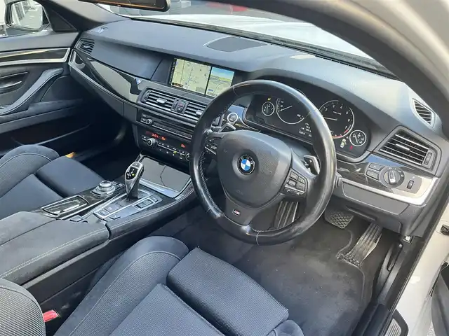 ＢＭＷ ５２３ｉ Mスポーツ 滋賀県 2012(平24)年 12.3万km アルピンホワイトⅢ 純正10.2インチナビ/Bluetooth/CD/DVD/フルセグTV/バックカメラ/クルーズコントロール/クリアランスソナー/MTモード付AT/パドルシフト/アイドリングストップ/運転席パワーシート/純正18インチアルミホイール/ETC