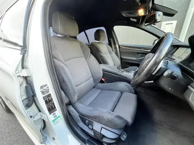 ＢＭＷ ５２３ｉ Mスポーツ 滋賀県 2012(平24)年 12.3万km アルピンホワイトⅢ 純正10.2インチナビ/Bluetooth/CD/DVD/フルセグTV/バックカメラ/クルーズコントロール/クリアランスソナー/MTモード付AT/パドルシフト/アイドリングストップ/運転席パワーシート/純正18インチアルミホイール/ETC