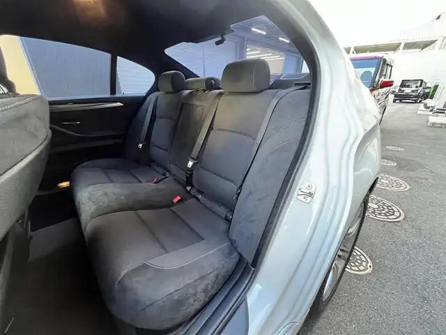 ＢＭＷ ５２３ｉ Mスポーツ 滋賀県 2012(平24)年 12.3万km アルピンホワイトⅢ 純正10.2インチナビ/Bluetooth/CD/DVD/フルセグTV/バックカメラ/クルーズコントロール/クリアランスソナー/MTモード付AT/パドルシフト/アイドリングストップ/運転席パワーシート/純正18インチアルミホイール/ETC