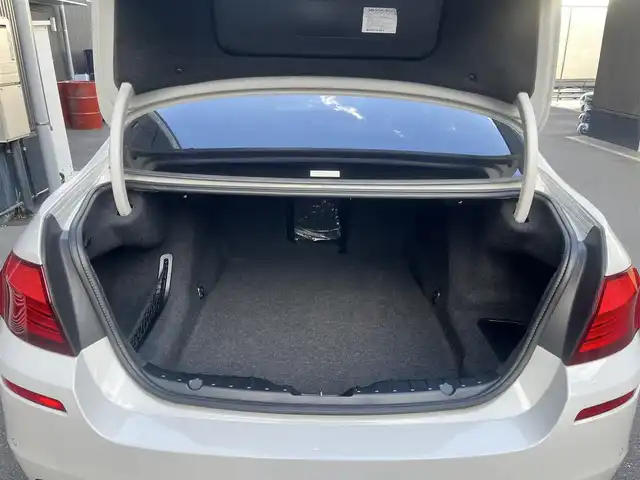 ＢＭＷ ５２３ｉ Mスポーツ 滋賀県 2012(平24)年 12.3万km アルピンホワイトⅢ 純正10.2インチナビ/Bluetooth/CD/DVD/フルセグTV/バックカメラ/クルーズコントロール/クリアランスソナー/MTモード付AT/パドルシフト/アイドリングストップ/運転席パワーシート/純正18インチアルミホイール/ETC