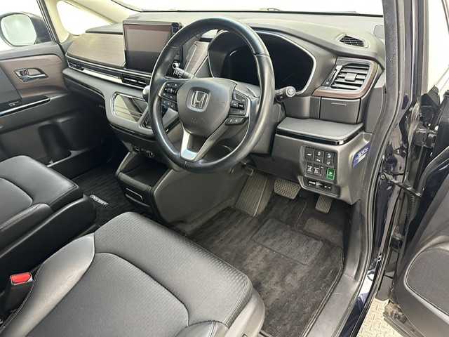 ホンダ オデッセイ アブソルート EX 兵庫県 2021(令3)年 3万km プレミアムヴィーナスブラックP 純正10インチナビ（CD/DVD・FM/AM・BT・フルセグ）/純正フリップダウンモニター/全方位カメラ/両側パワースライドドア/ETC2.0/パワーバックドア/パワーシート（D/N席）/シートヒーター（D/N席）/純正AW18インチ/純正フロアマット/追従式クルーズコントロール/プッシュスタート/スマートキー/BSM/ホンダセンシング/LEDヘッドランプ/フォグランプ/オートライト/電動格納ミラー/ウインカーミラー/ドアバイザー/パドルシフト/コーナーセンサー前後/オットマン