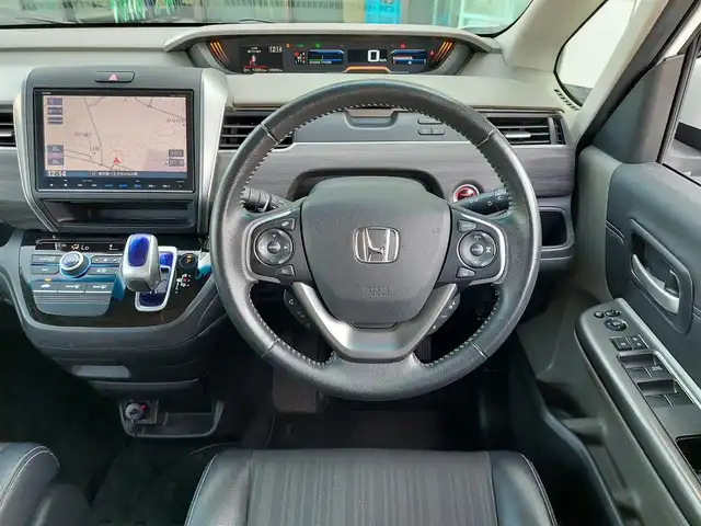 ホンダ フリード ハイブリット G ホンダセンシング 東京都 2018(平30)年 7.7万km ホワイトオーキッドパール 純正9インチナビ(VXM-175VFNi)/【CD/DVD/FM/AM/TV/ipod/SD/USB/BT/VTR/ AUX/HDMI】/バックカメラ/ビルトインETC/両側電動スライドドア/アダクティブクルーズコントロール/衝突軽減ブレーキ/LKAS/LEDヘッドライト/Sパッケージ/・ハーフレザーシート/・純正15インチAW/・本革巻きステアリング/プッシュスタート/スマートキー