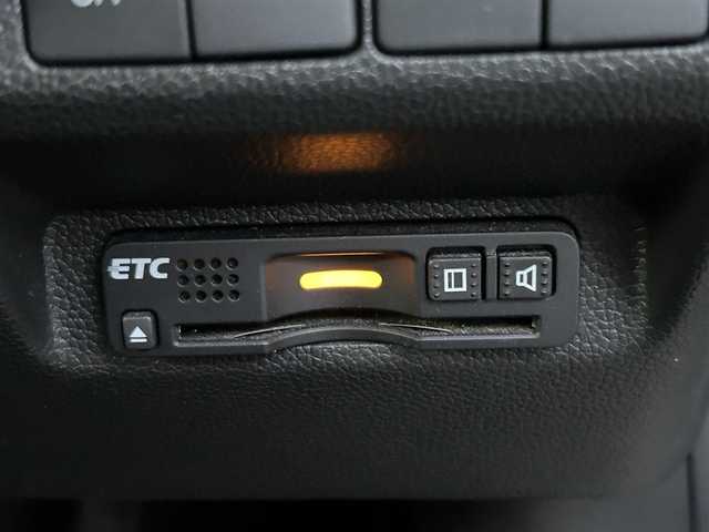 ホンダ フリード ハイブリット EX 岡山県 2016(平28)年 5.4万km ホワイトオーキッドパール 登録時走行距離58334km/ワンオーナー/純正9インチナビ/フルセグTV(AM/FM/CD/DVD/Bluetooth/HDMI)/純正12.8インチフリップダウンモニター/バックカメラ/両側パワースライドドア/ビルトインETC/ホンダセンシング/・アダプティブクルーズコントロール/・レーンキープアシスト/・衝突軽減ブレーキ/・路外逸脱抑制機能/・先行車発進お知らせ機能/・標識認識機能/横滑り抑制機能/車両接近通報装置/フロントガラス熱線スイッチ/D/N席シートヒーター/USB入力端子/ロールサンシェード/ハーフレザーシート/15インチ純正AW　/純正フロアマット