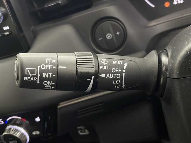 ホンダ ヴェゼル ハイブリッド e:HEV Z 秋田県 2021(令3)年 3.3万km プレミアムクリスタルレッドM 4WD/純正ナビ　/フルセグTV　/全方位カメラ　/ETC2.0/横滑り防止装置 /前後ドライブレコーダー /クルーズコントロール/ステアリングリモコン /プッシュスタート /クリアランスソナー /フロントワイパーデアイサー/ステアリングヒーター/ヒルディセントコントロール/DRIVE　MODE/前席シートヒーター/オートエアコン/パドルシフト/USBポート/革巻きステアリング/ハーフレザーシート/自動パーキングブレーキ/ブレーキホールド/電動リアゲート/コーナーセンサー/プッシュスタート/ワイヤレス充電/フォグライト/サイドバイザー/ウィンカーミラー/純正AW