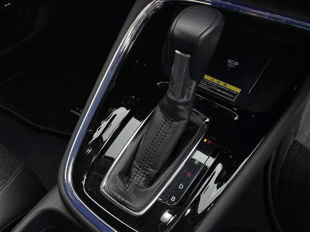 ホンダ ヴェゼル ハイブリッド e:HEV Z 秋田県 2021(令3)年 3.3万km プレミアムクリスタルレッドM 4WD/純正ナビ　/フルセグTV　/全方位カメラ　/ETC2.0/横滑り防止装置 /前後ドライブレコーダー /クルーズコントロール/ステアリングリモコン /プッシュスタート /クリアランスソナー /フロントワイパーデアイサー/ステアリングヒーター/ヒルディセントコントロール/DRIVE　MODE/前席シートヒーター/オートエアコン/パドルシフト/USBポート/革巻きステアリング/ハーフレザーシート/自動パーキングブレーキ/ブレーキホールド/電動リアゲート/コーナーセンサー/プッシュスタート/ワイヤレス充電/フォグライト/サイドバイザー/ウィンカーミラー/純正AW