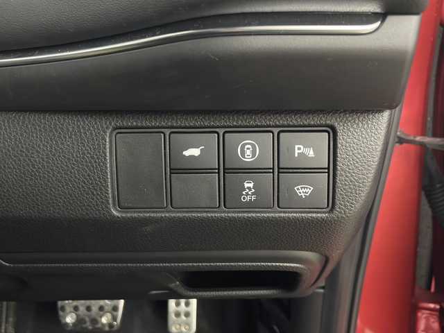 ホンダ ヴェゼル ハイブリッド e:HEV Z 秋田県 2021(令3)年 3.3万km プレミアムクリスタルレッドM 4WD/純正ナビ　/フルセグTV　/全方位カメラ　/ETC2.0/横滑り防止装置 /前後ドライブレコーダー /クルーズコントロール/ステアリングリモコン /プッシュスタート /クリアランスソナー /フロントワイパーデアイサー/ステアリングヒーター/ヒルディセントコントロール/DRIVE　MODE/前席シートヒーター/オートエアコン/パドルシフト/USBポート/革巻きステアリング/ハーフレザーシート/自動パーキングブレーキ/ブレーキホールド/電動リアゲート/コーナーセンサー/プッシュスタート/ワイヤレス充電/フォグライト/サイドバイザー/ウィンカーミラー/純正AW