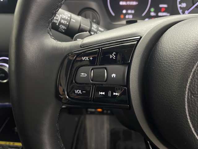 ホンダ ヴェゼル ハイブリッド e:HEV Z 秋田県 2021(令3)年 3.3万km プレミアムクリスタルレッドM 4WD/純正ナビ　/フルセグTV　/全方位カメラ　/ETC2.0/横滑り防止装置 /前後ドライブレコーダー /クルーズコントロール/ステアリングリモコン /プッシュスタート /クリアランスソナー /フロントワイパーデアイサー/ステアリングヒーター/ヒルディセントコントロール/DRIVE　MODE/前席シートヒーター/オートエアコン/パドルシフト/USBポート/革巻きステアリング/ハーフレザーシート/自動パーキングブレーキ/ブレーキホールド/電動リアゲート/コーナーセンサー/プッシュスタート/ワイヤレス充電/フォグライト/サイドバイザー/ウィンカーミラー/純正AW