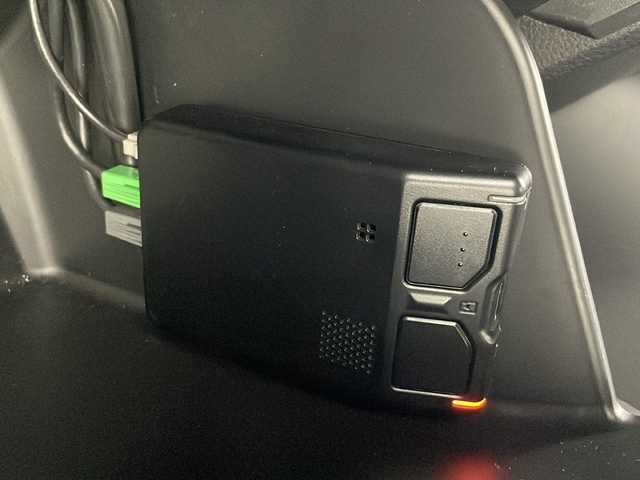 ホンダ ヴェゼル ハイブリッド e:HEV Z 秋田県 2021(令3)年 3.3万km プレミアムクリスタルレッドM 4WD/純正ナビ　/フルセグTV　/全方位カメラ　/ETC2.0/横滑り防止装置 /前後ドライブレコーダー /クルーズコントロール/ステアリングリモコン /プッシュスタート /クリアランスソナー /フロントワイパーデアイサー/ステアリングヒーター/ヒルディセントコントロール/DRIVE　MODE/前席シートヒーター/オートエアコン/パドルシフト/USBポート/革巻きステアリング/ハーフレザーシート/自動パーキングブレーキ/ブレーキホールド/電動リアゲート/コーナーセンサー/プッシュスタート/ワイヤレス充電/フォグライト/サイドバイザー/ウィンカーミラー/純正AW