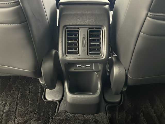 ホンダ ヴェゼル ハイブリッド e:HEV Z 秋田県 2021(令3)年 3.3万km プレミアムクリスタルレッドM 4WD/純正ナビ　/フルセグTV　/全方位カメラ　/ETC2.0/横滑り防止装置 /前後ドライブレコーダー /クルーズコントロール/ステアリングリモコン /プッシュスタート /クリアランスソナー /フロントワイパーデアイサー/ステアリングヒーター/ヒルディセントコントロール/DRIVE　MODE/前席シートヒーター/オートエアコン/パドルシフト/USBポート/革巻きステアリング/ハーフレザーシート/自動パーキングブレーキ/ブレーキホールド/電動リアゲート/コーナーセンサー/プッシュスタート/ワイヤレス充電/フォグライト/サイドバイザー/ウィンカーミラー/純正AW