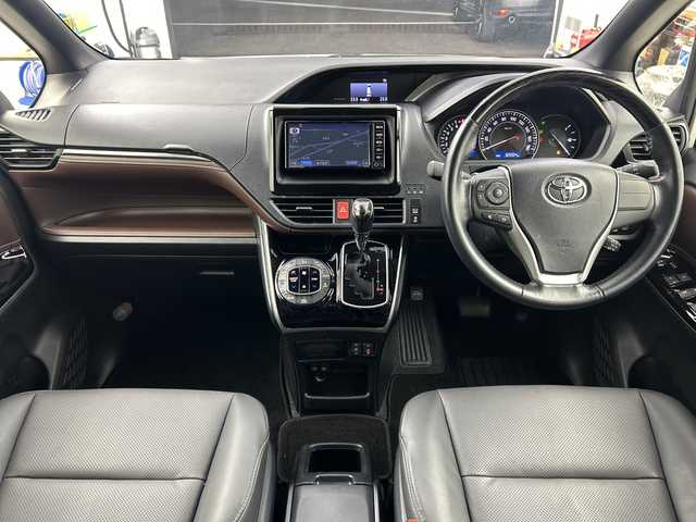 トヨタ エスクァイア Gi 愛知県 2017(平29)年 3.3万km ホワイトパールクリスタルシャイン 【簡易/純正ナビ(NSCD-W66)/ワンセグTV・Bluetooth・CD・SD・AM・FM/バックカメラ/両側パワースライドドア/ビルトインETC/前後ドライブレコーダー/ハーフレザーシート/前席シートヒーター/トヨタセーフティセンス/プリクラッシュセーフティ/レーンディパーチャーアラート/オートマチックハイビーム/アイドリングストップ/クルーズコントロール/先行車発進告知/横滑り防止/LEDヘッドライト/オートライト/フロントフォグランプ/革巻きステアリング/ナノイー/オートエアコン+リヤクーラー/プッシュスタート/スマートキー/純正15インチAW/フロアマット/保証書・取扱説明書/スペアキー