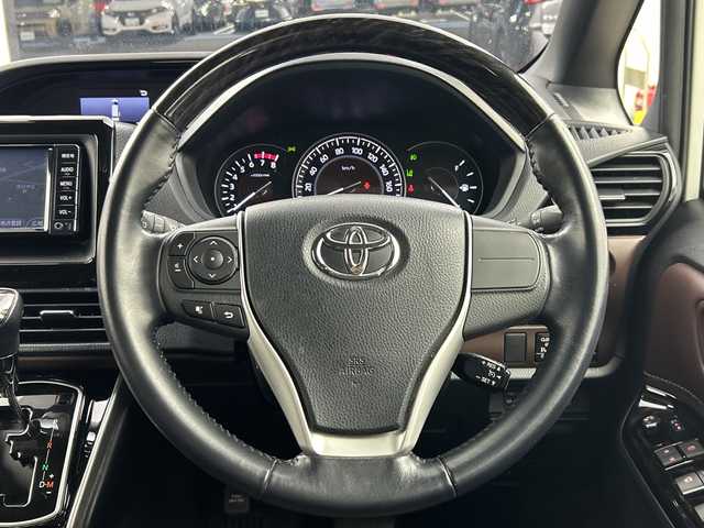 トヨタ エスクァイア Gi 愛知県 2017(平29)年 3.3万km ホワイトパールクリスタルシャイン 【簡易/純正ナビ(NSCD-W66)/ワンセグTV・Bluetooth・CD・SD・AM・FM/バックカメラ/両側パワースライドドア/ビルトインETC/前後ドライブレコーダー/ハーフレザーシート/前席シートヒーター/トヨタセーフティセンス/プリクラッシュセーフティ/レーンディパーチャーアラート/オートマチックハイビーム/アイドリングストップ/クルーズコントロール/先行車発進告知/横滑り防止/LEDヘッドライト/オートライト/フロントフォグランプ/革巻きステアリング/ナノイー/オートエアコン+リヤクーラー/プッシュスタート/スマートキー/純正15インチAW/フロアマット/保証書・取扱説明書/スペアキー