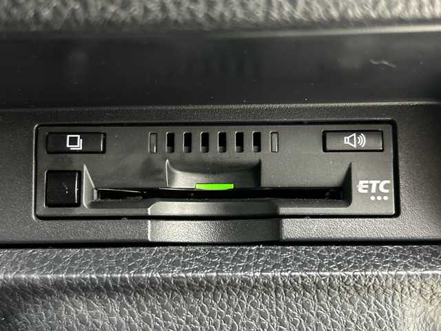 トヨタ エスクァイア Gi 愛知県 2017(平29)年 3.3万km ホワイトパールクリスタルシャイン 【簡易/純正ナビ(NSCD-W66)/ワンセグTV・Bluetooth・CD・SD・AM・FM/バックカメラ/両側パワースライドドア/ビルトインETC/前後ドライブレコーダー/ハーフレザーシート/前席シートヒーター/トヨタセーフティセンス/プリクラッシュセーフティ/レーンディパーチャーアラート/オートマチックハイビーム/アイドリングストップ/クルーズコントロール/先行車発進告知/横滑り防止/LEDヘッドライト/オートライト/フロントフォグランプ/革巻きステアリング/ナノイー/オートエアコン+リヤクーラー/プッシュスタート/スマートキー/純正15インチAW/フロアマット/保証書・取扱説明書/スペアキー