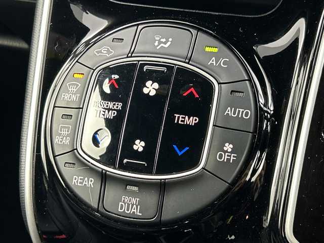 トヨタ エスクァイア Gi 愛知県 2017(平29)年 3.3万km ホワイトパールクリスタルシャイン 【簡易/純正ナビ(NSCD-W66)/ワンセグTV・Bluetooth・CD・SD・AM・FM/バックカメラ/両側パワースライドドア/ビルトインETC/前後ドライブレコーダー/ハーフレザーシート/前席シートヒーター/トヨタセーフティセンス/プリクラッシュセーフティ/レーンディパーチャーアラート/オートマチックハイビーム/アイドリングストップ/クルーズコントロール/先行車発進告知/横滑り防止/LEDヘッドライト/オートライト/フロントフォグランプ/革巻きステアリング/ナノイー/オートエアコン+リヤクーラー/プッシュスタート/スマートキー/純正15インチAW/フロアマット/保証書・取扱説明書/スペアキー