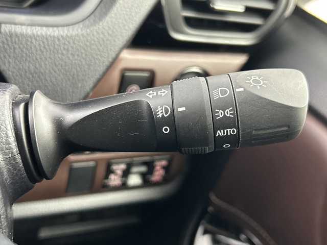 トヨタ エスクァイア Gi 愛知県 2017(平29)年 3.3万km ホワイトパールクリスタルシャイン 【簡易/純正ナビ(NSCD-W66)/ワンセグTV・Bluetooth・CD・SD・AM・FM/バックカメラ/両側パワースライドドア/ビルトインETC/前後ドライブレコーダー/ハーフレザーシート/前席シートヒーター/トヨタセーフティセンス/プリクラッシュセーフティ/レーンディパーチャーアラート/オートマチックハイビーム/アイドリングストップ/クルーズコントロール/先行車発進告知/横滑り防止/LEDヘッドライト/オートライト/フロントフォグランプ/革巻きステアリング/ナノイー/オートエアコン+リヤクーラー/プッシュスタート/スマートキー/純正15インチAW/フロアマット/保証書・取扱説明書/スペアキー