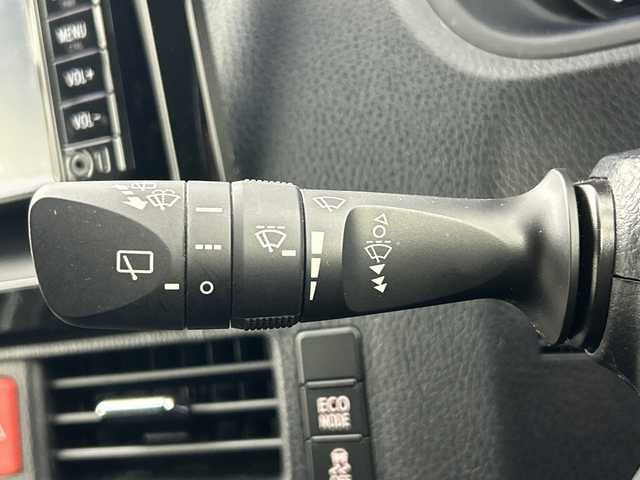 トヨタ エスクァイア Gi 愛知県 2017(平29)年 3.3万km ホワイトパールクリスタルシャイン 【簡易/純正ナビ(NSCD-W66)/ワンセグTV・Bluetooth・CD・SD・AM・FM/バックカメラ/両側パワースライドドア/ビルトインETC/前後ドライブレコーダー/ハーフレザーシート/前席シートヒーター/トヨタセーフティセンス/プリクラッシュセーフティ/レーンディパーチャーアラート/オートマチックハイビーム/アイドリングストップ/クルーズコントロール/先行車発進告知/横滑り防止/LEDヘッドライト/オートライト/フロントフォグランプ/革巻きステアリング/ナノイー/オートエアコン+リヤクーラー/プッシュスタート/スマートキー/純正15インチAW/フロアマット/保証書・取扱説明書/スペアキー