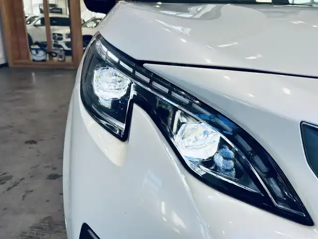 プジョー ３００８ GTライン ブルー HDi 大阪府 2020(令2)年 4.1万km パール サンルーフ/ACC/純正ナビ/TV/バック・サイドカメラ/applecarplay/純正18インチAW/LEDヘッドライト/電動リアゲート/ワイヤレス充電/ブラインドスポット/クリアランスソナー/パドルシフト/ルーフレール/ハーフ革/Dメモリ付きパワーシート/シートヒーター/デジタルインナーミラー